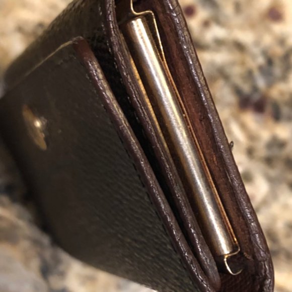 AS IS - Authentic Pre Loved Louis Vuitton Key Holder - Picture 5 of 8